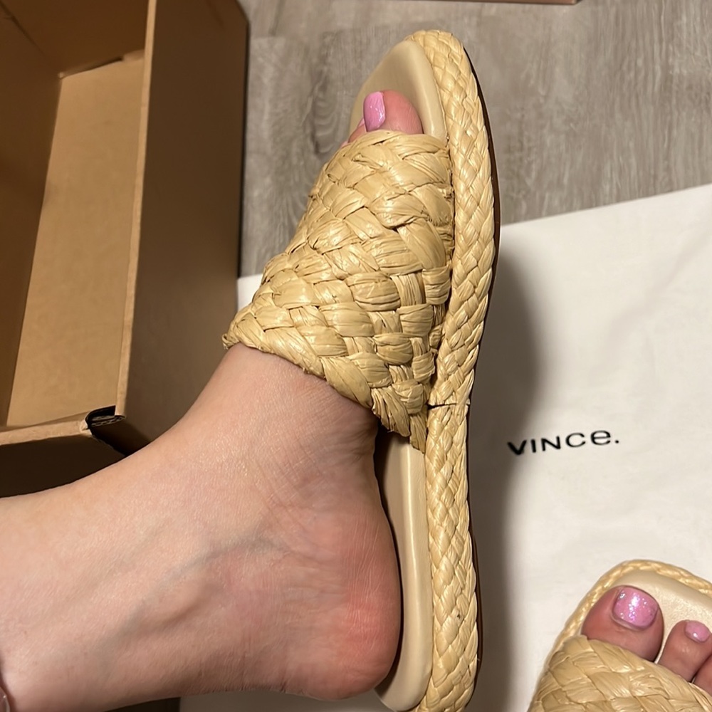 Vince sandals. - Picture 10 of 10